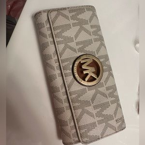 Michael Kors wallet signature print